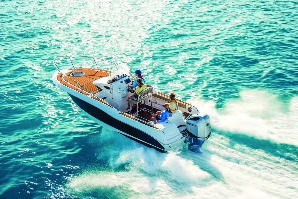 Honda Motors BF200 on the water